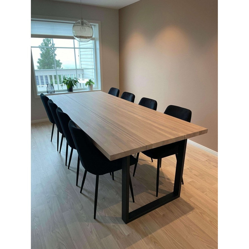 Base Cuadrada Kallfü metal negro para mesa, 71 cm — en una mesa