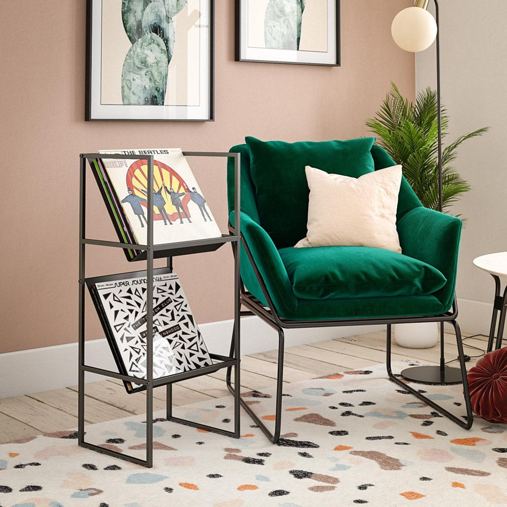 Porta Vinilos Helix Kallfü metal negro en living con vinilos — ambiente