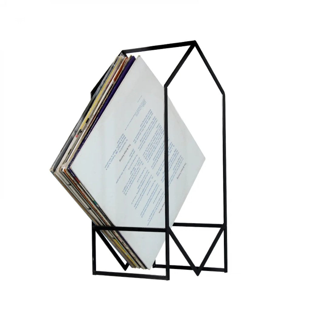 Porta Vinilos Origami Kallfü metal negro con LP exhibidos — vista frontal